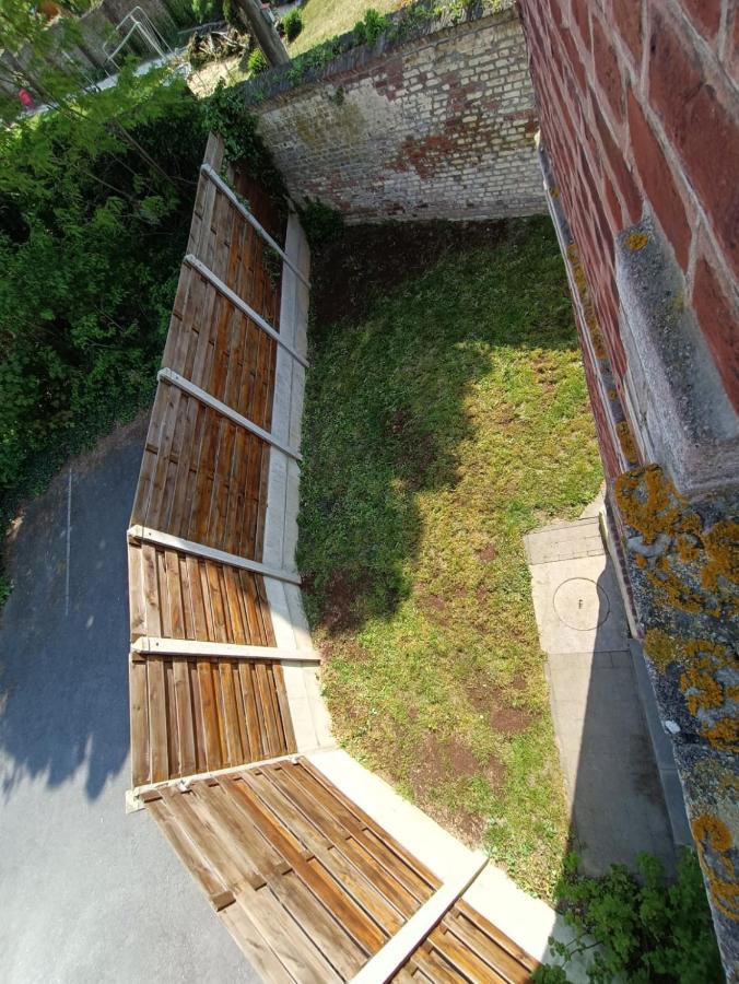 Maison Chaleureuse Avec Netflix Et Ps5 Valenciennes Luaran gambar