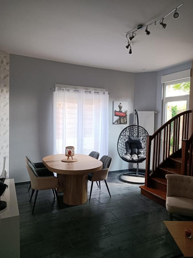 Maison Chaleureuse Avec Netflix Et Ps5 Valenciennes Luaran gambar